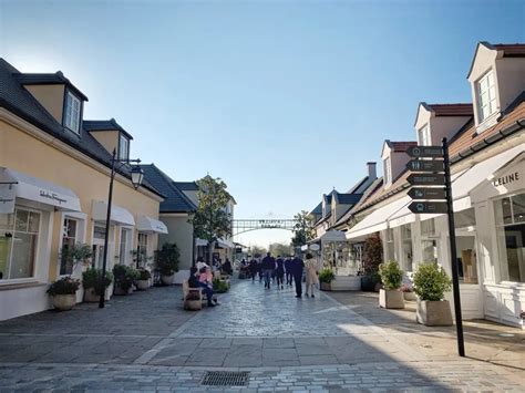 la vallee village outlet